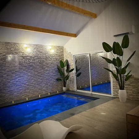Villa Maison Privative Avec Piscine Interieure, Spa, Sauna, Cinema Et Billard