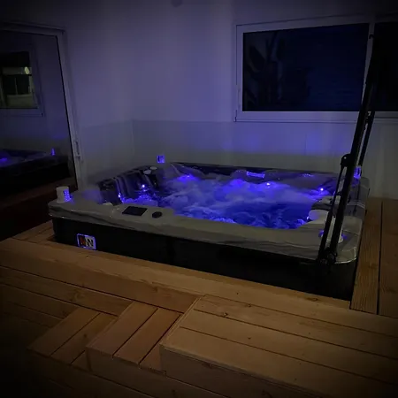 Villa Maison Privative Avec Piscine Interieure, Spa, Sauna, Cinema Et Billard